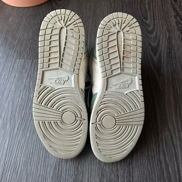 Air Jordan 1 Retro High Turbo Green White Sail Light Smoke Grey NIKE 5Y 5M 6.5W - Picture 7 of 9